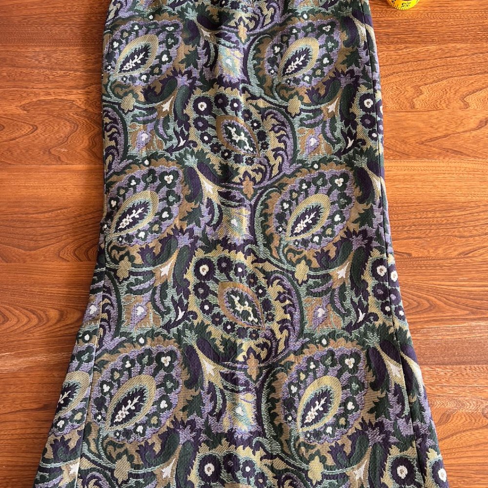 Gorgeous paisley print fishtail skirt